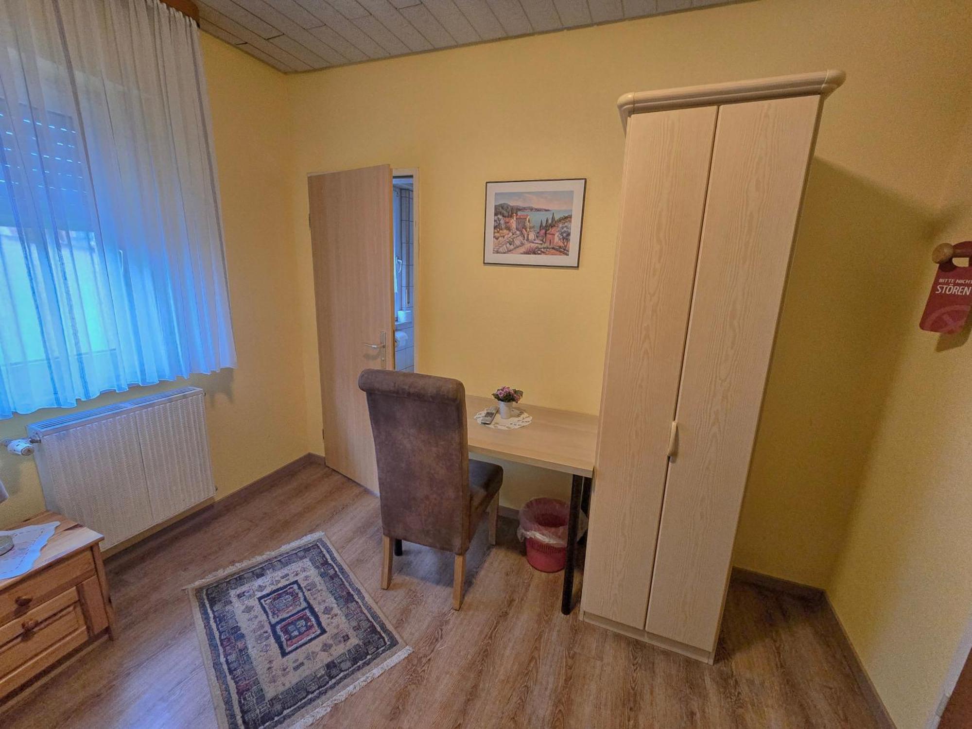 Pension Und Ferienwohnungen Bachmann Wolfersheim Ruang foto